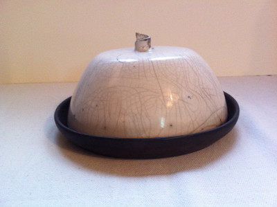  Cloche à fromage et assiette noire - Porcelaine
